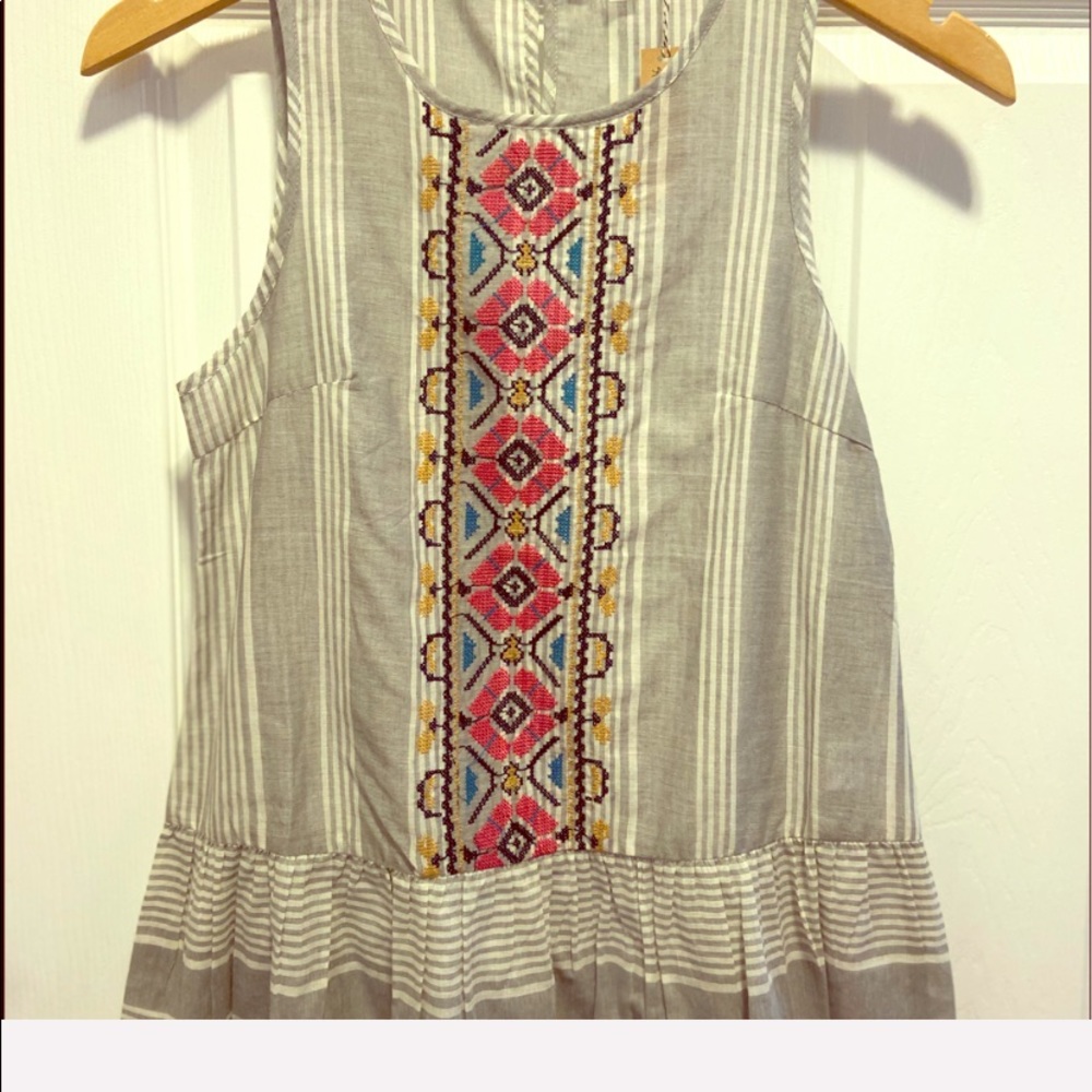 NWT Embroidered Sleeveless Peplum Top